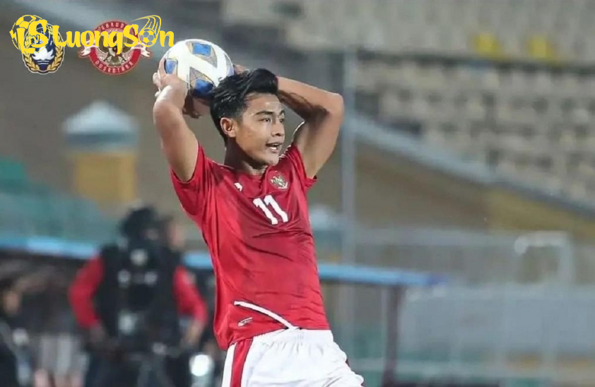 Pratama Arhan sở hữu khả năng ném biên cực lợi hại (Ảnh: PSSI)